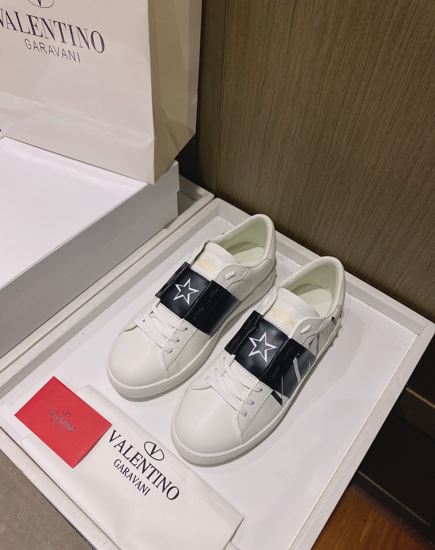Va1e*ntin0 garavani sneakers