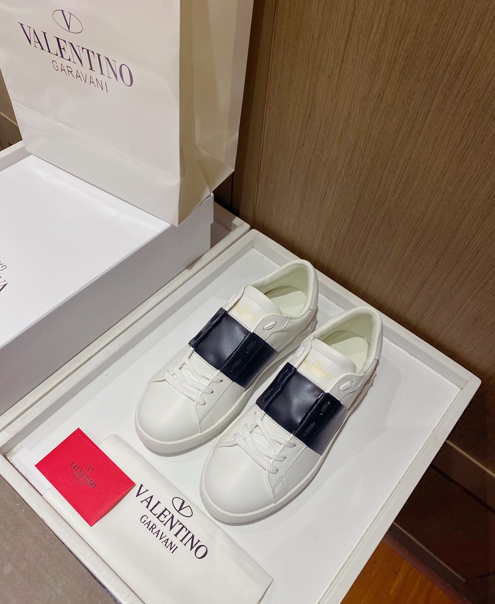 Va1e*ntin0 garavani sneakers