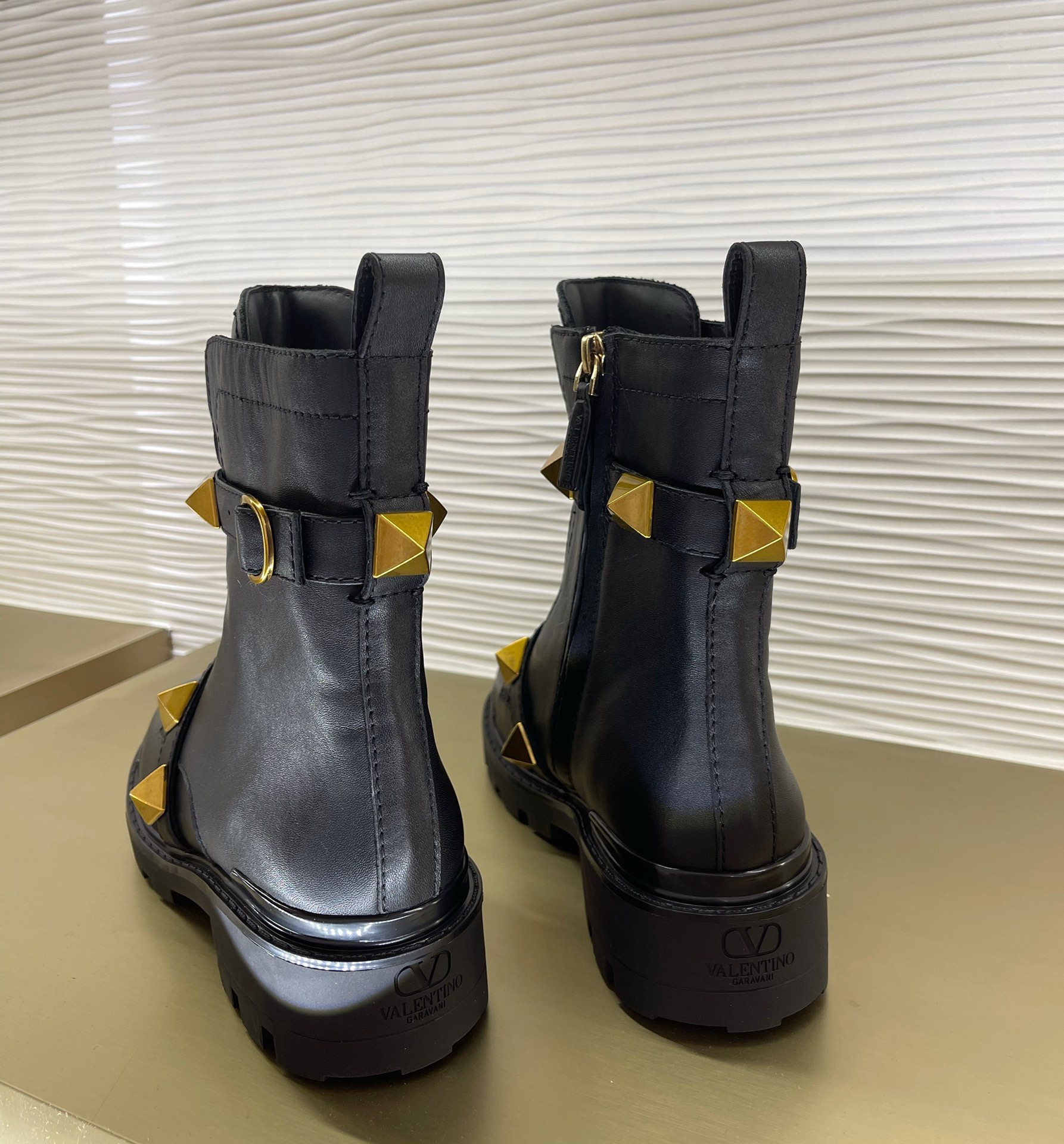 Va1e*ntin0 boots(eu35-41)