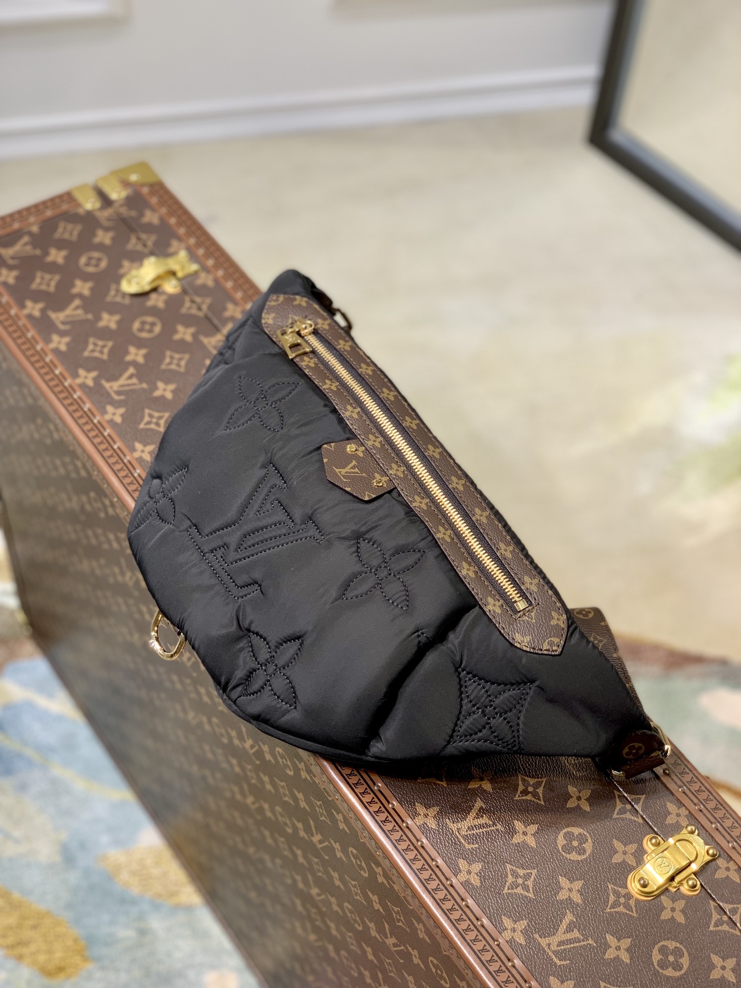 l0*is V*t0n pillow maxi bum bag-44 x 24 x 7cm