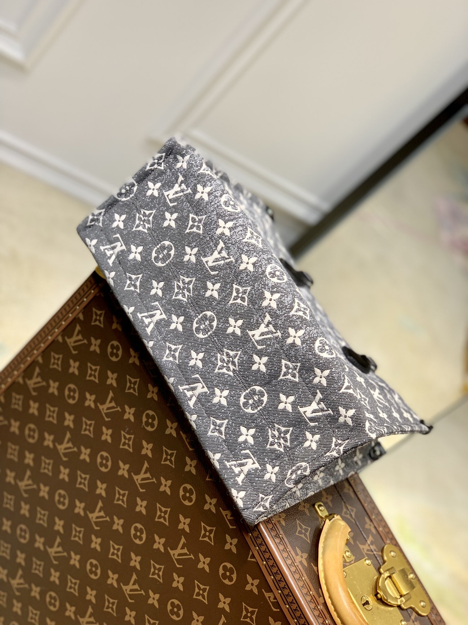 l0*is V*t0n onthego handbag-35*27*14cm