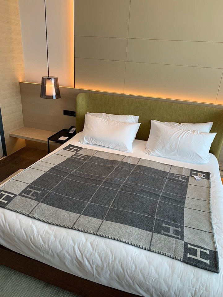 H**mes blankets-170*135cm