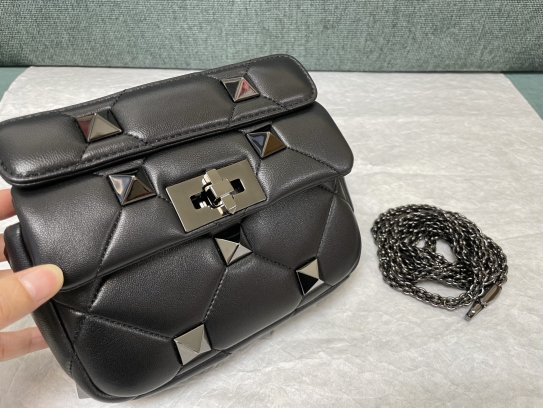 Valentin0 Garavani Roman Stud-Mini Size-19x13x6CM