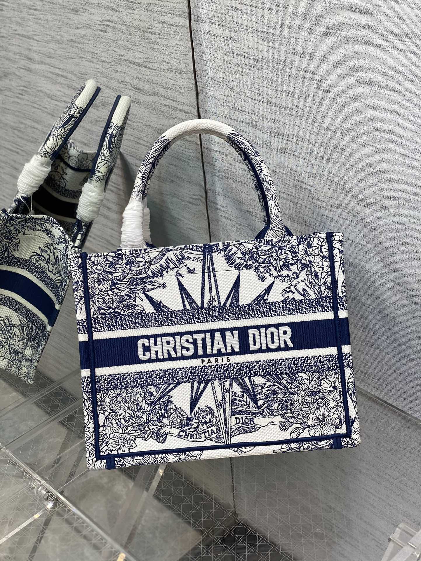 D*or small book tote-26*8*22cm
