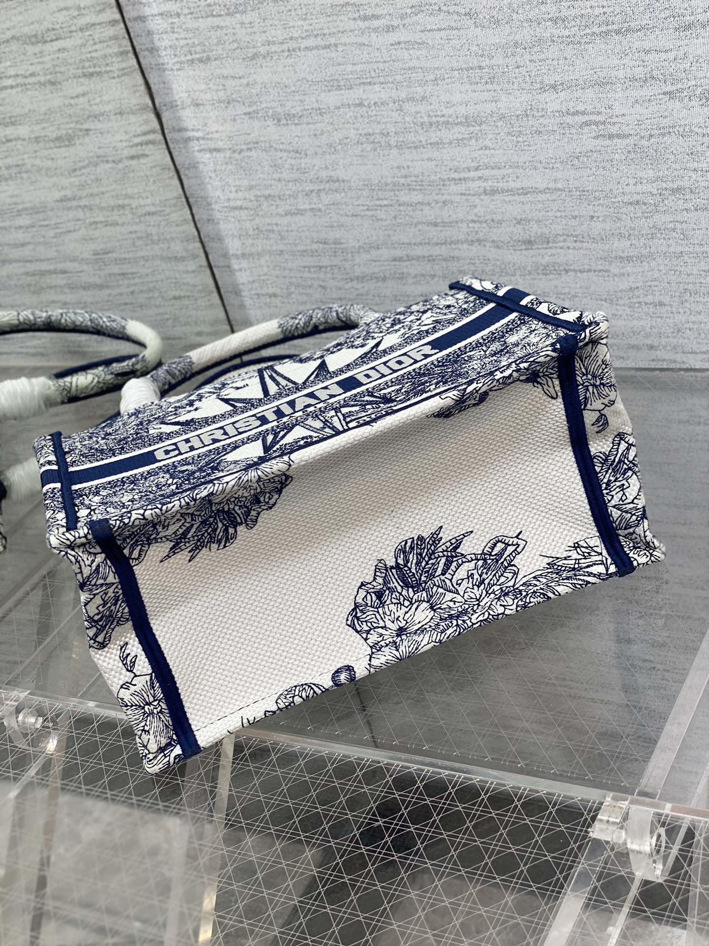 D*or small book tote-26*8*22cm