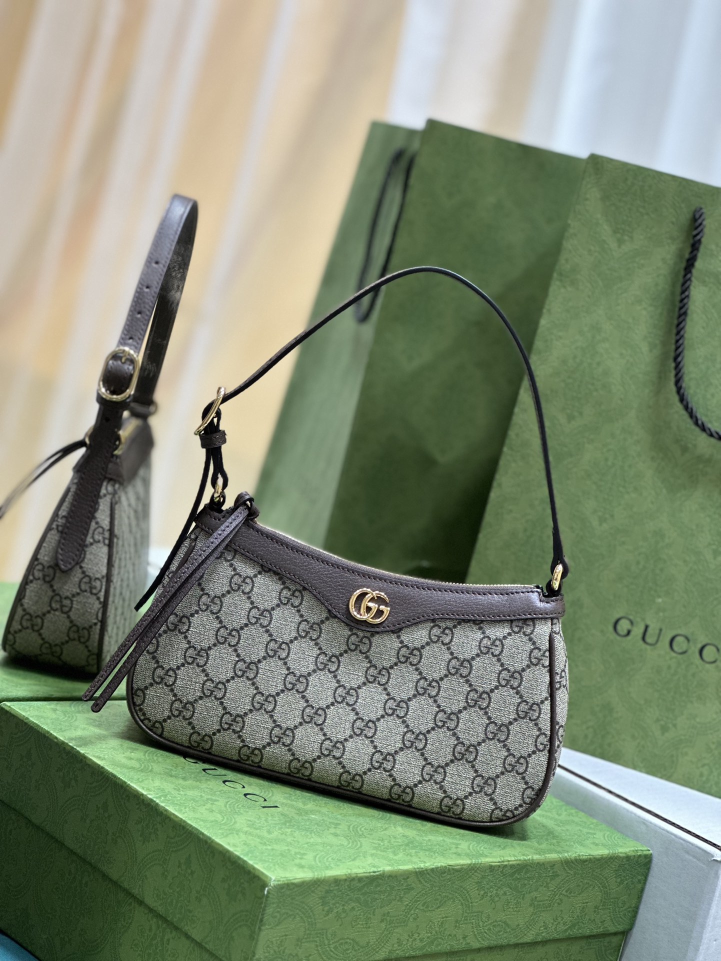 G*u*i chain bag-25*15*6cm