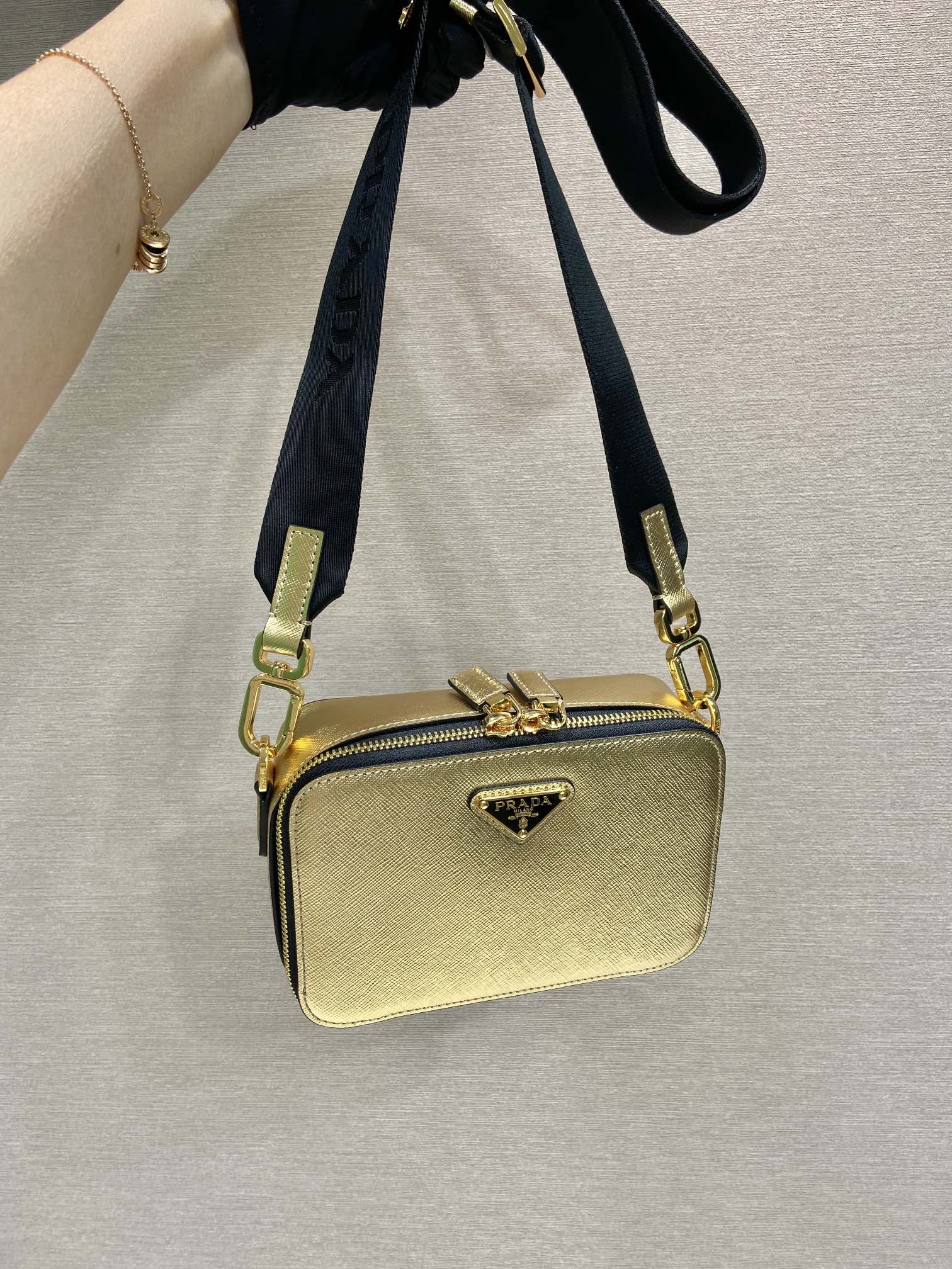 Pra*a messenger bag-2vh070-19*12.5*5.5cm