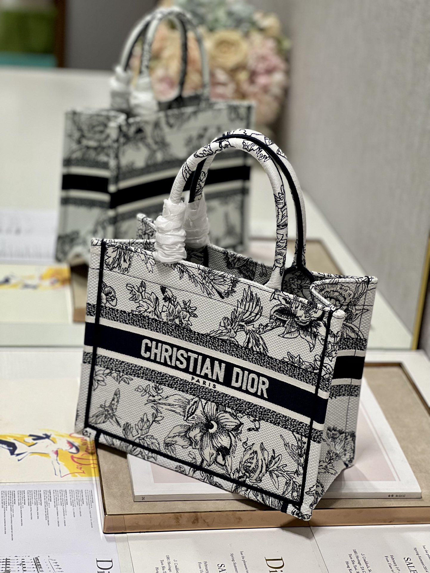 D*or small book tote-26*8*22cm