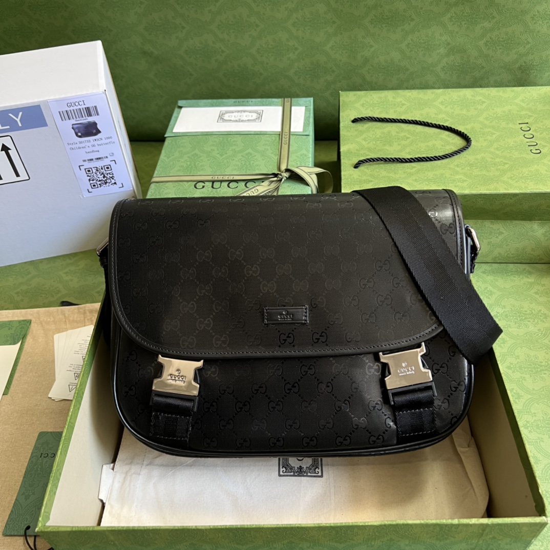 G*u*i messenger bag-33x 22x 11cm