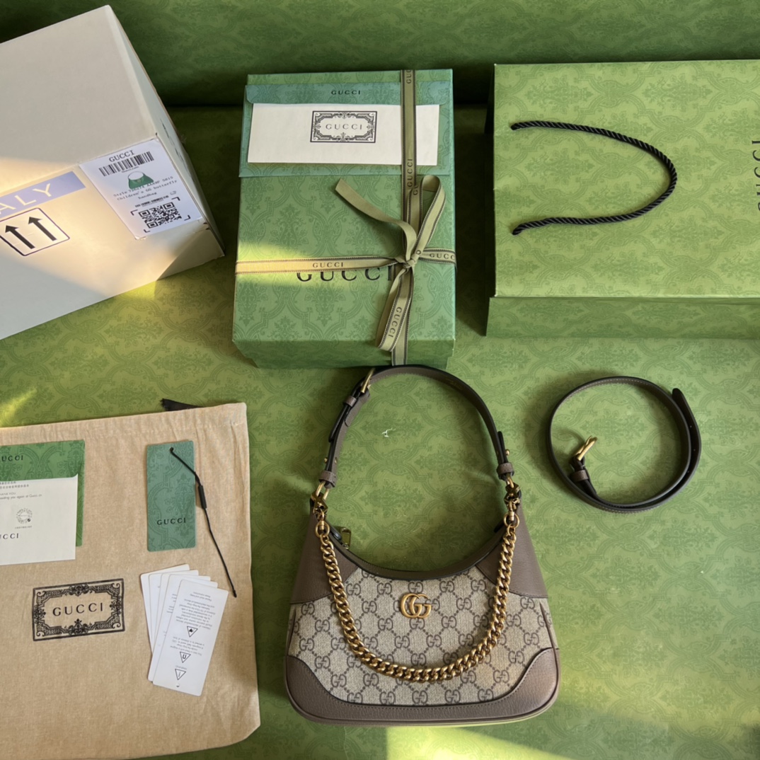 G*u*i chain bag-23*19*7cm