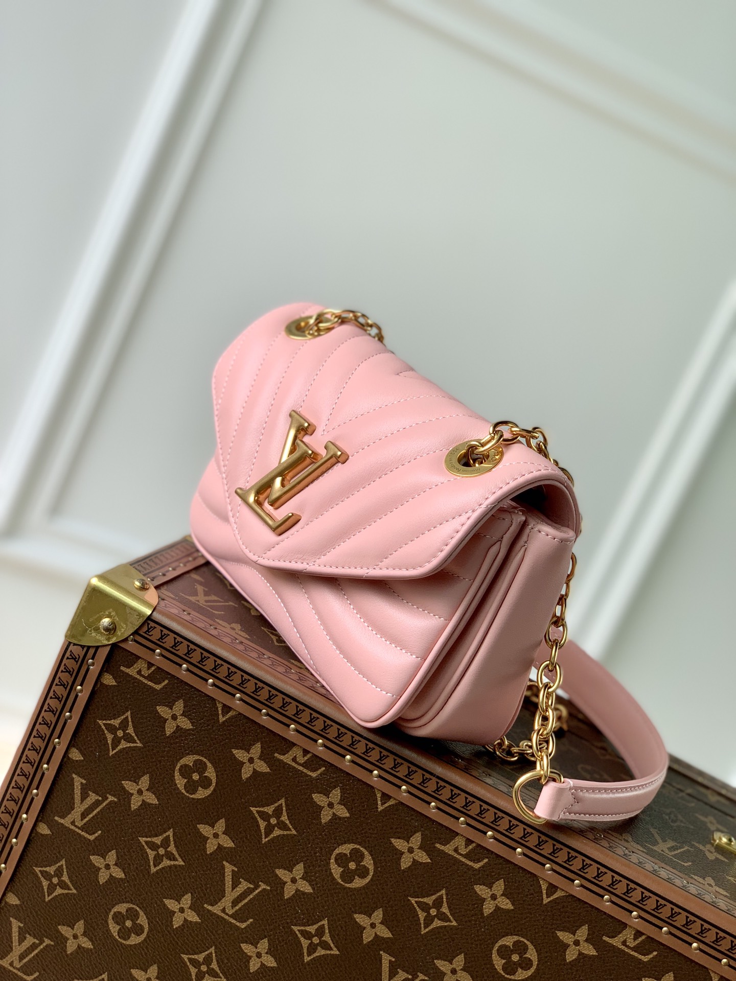 l0*is V*t0n new wave bag-21 x 12 x 9 cm