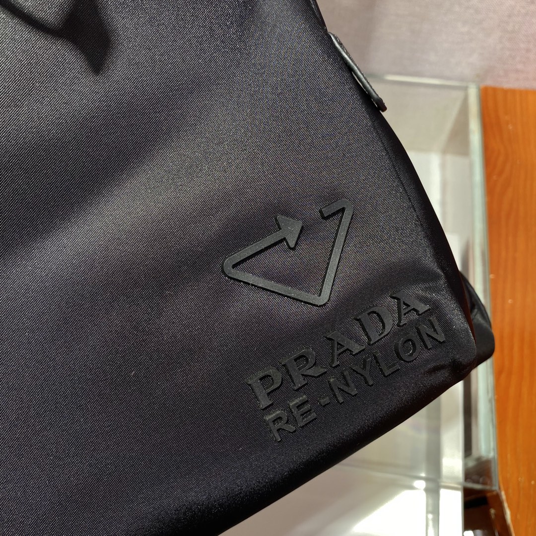 Pra*a 2vz135 backpack -27*45*17cm