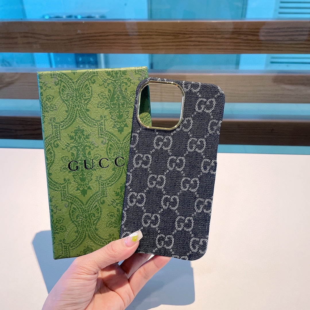 G*u*i phone case
