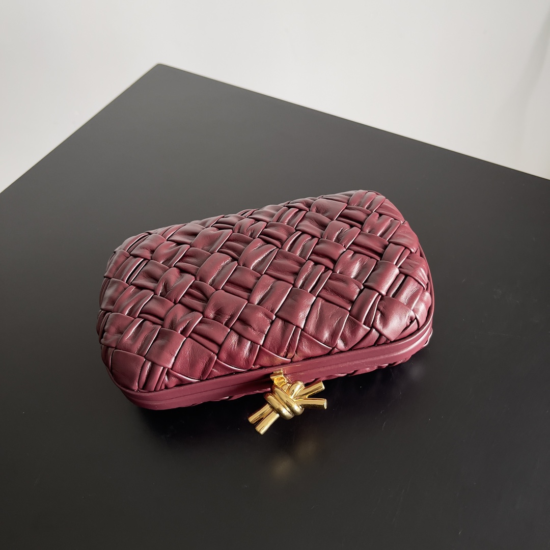 b0tte*a Ven*ta knot pouch-20.5*6*12.5cm