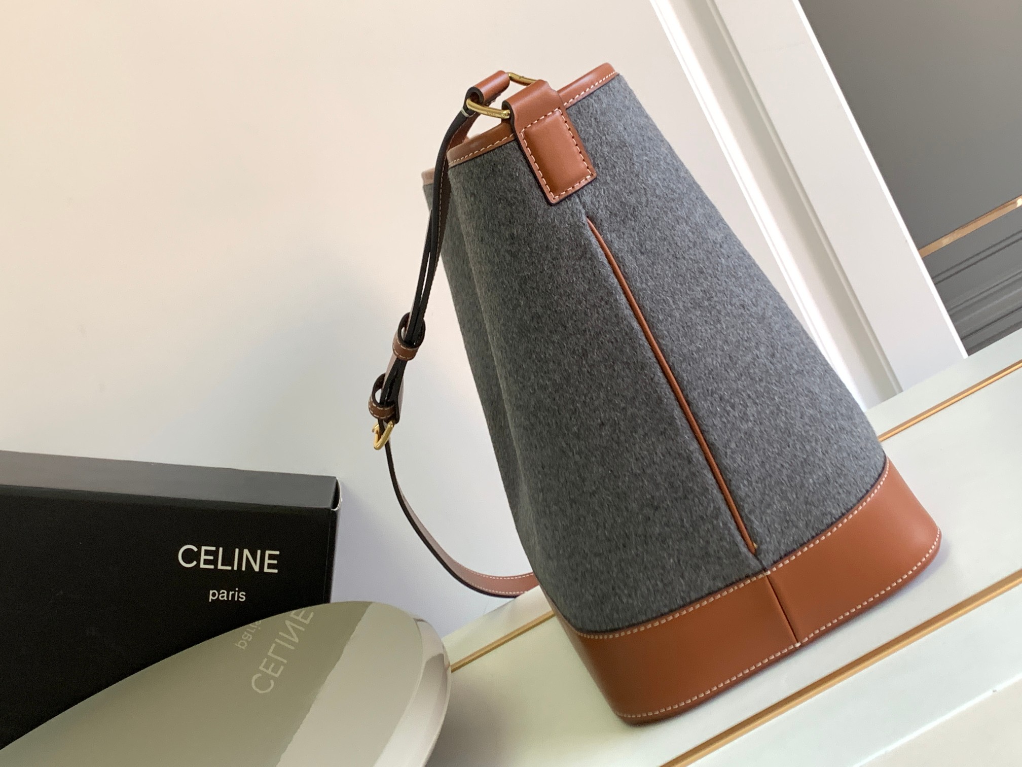 Ce**e cuir bucket-33x 27x 17cm
