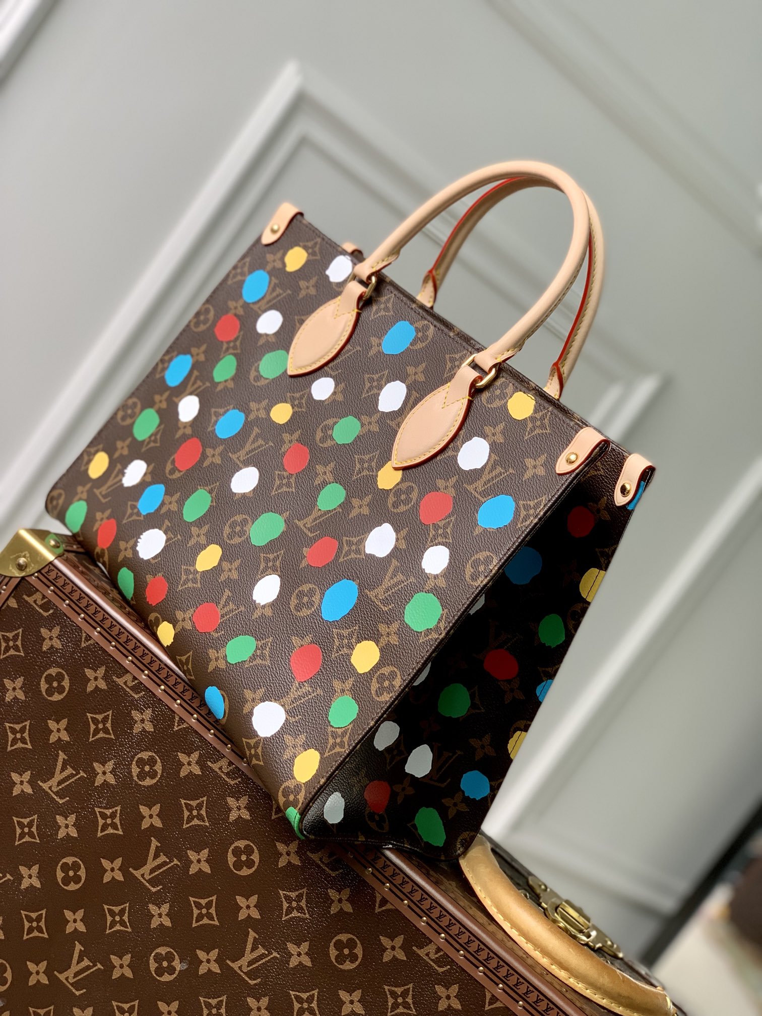 l0*is V*t0n x ykonthego handbag-35 x 27 x 14 cm