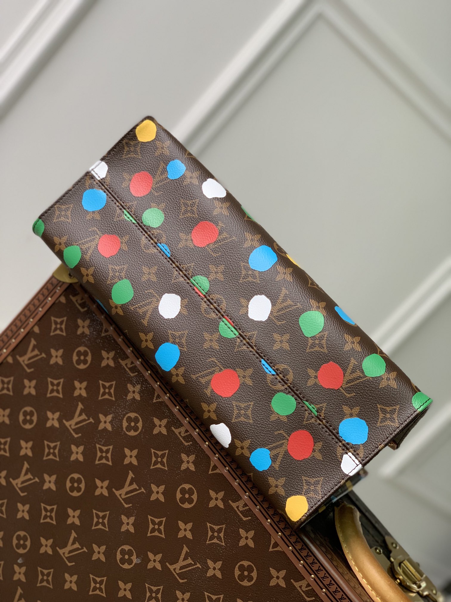 l0*is V*t0n x ykonthego handbag-35 x 27 x 14 cm