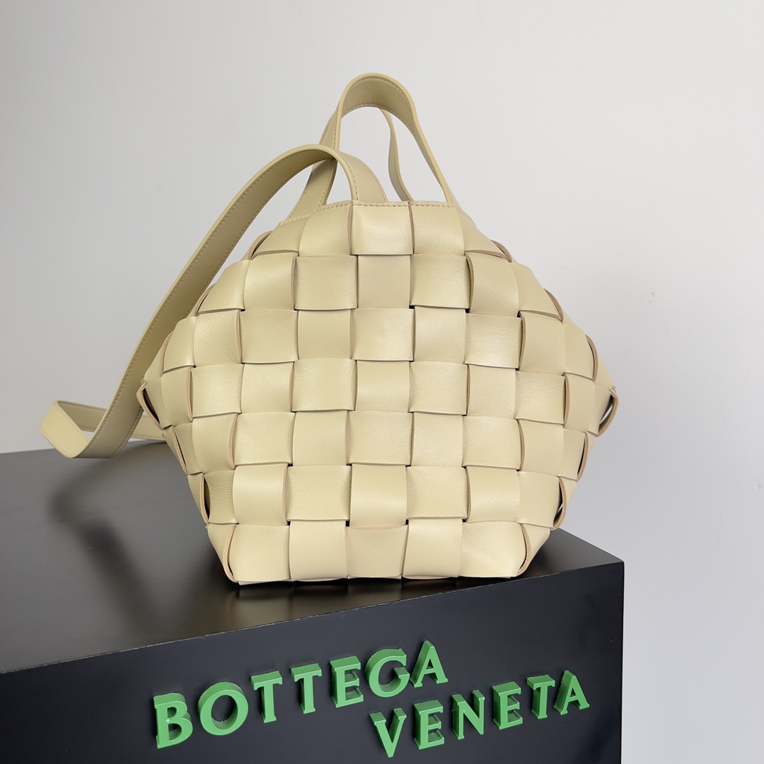 b0tte*a Ven*ta bowling bags-28*21*1cm