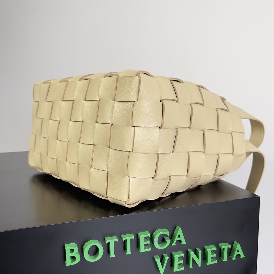 b0tte*a Ven*ta bowling bags-28*21*1cm