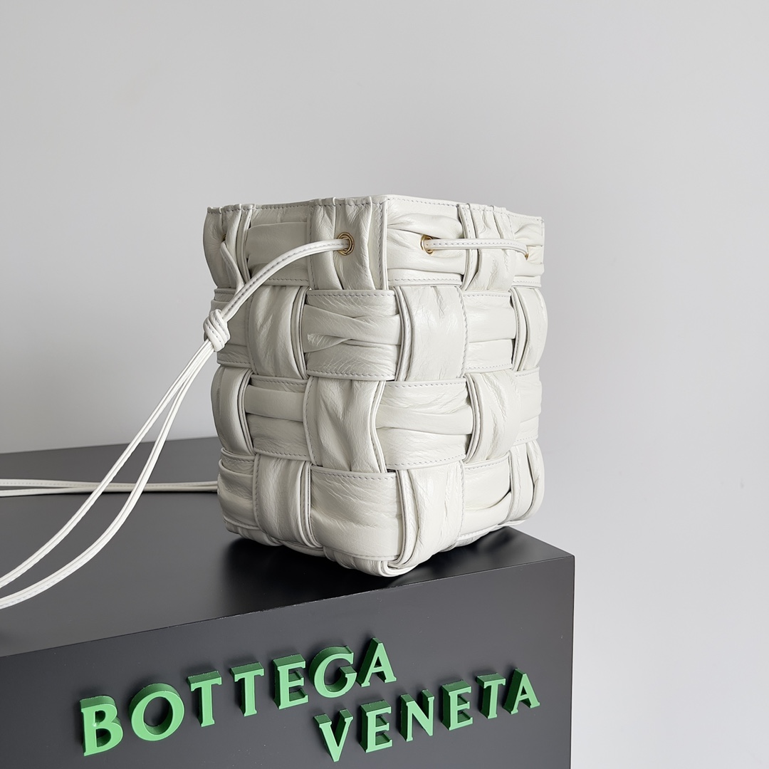 b0tte*a Ven*ta mini bucket-18*14*14cm