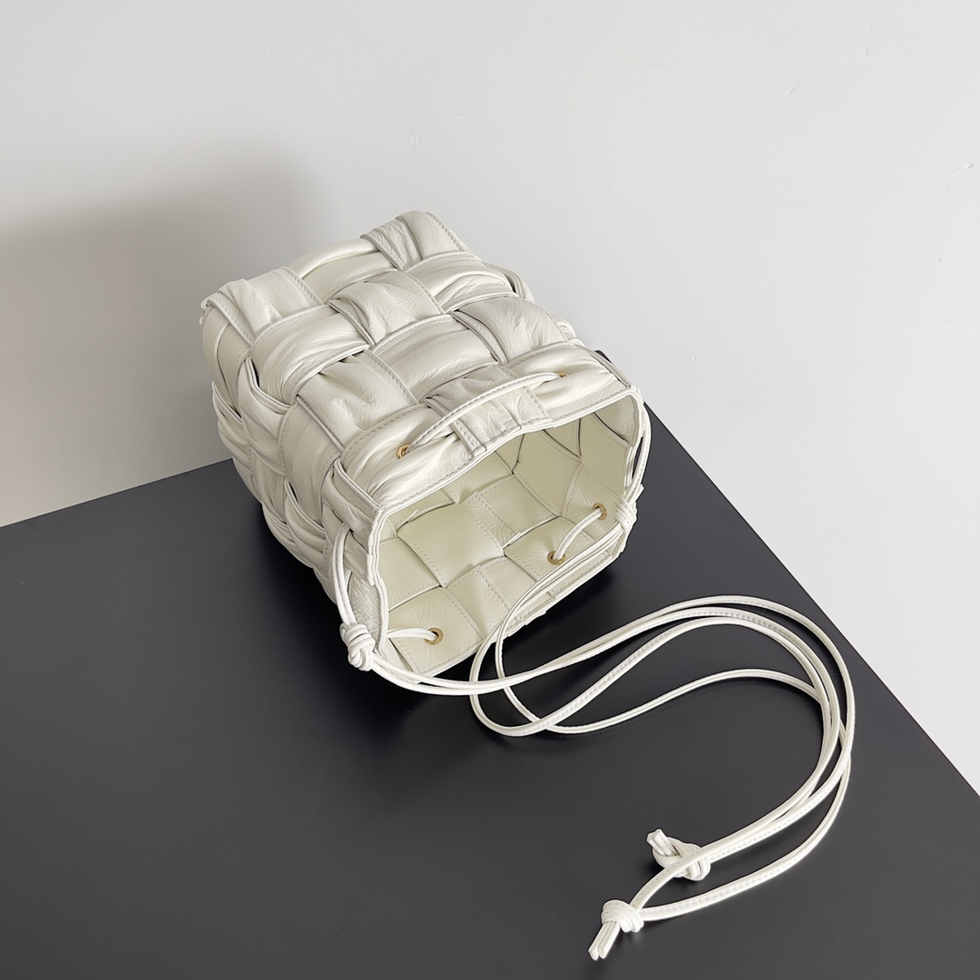 b0tte*a Ven*ta mini bucket-18*14*14cm