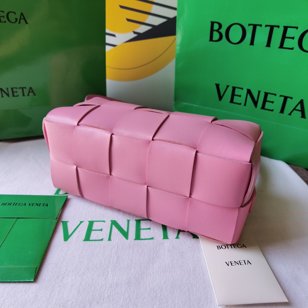 b0tte*a Ven*ta cassette bag-23.5x10x20cm