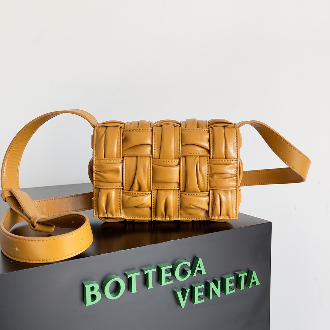 b0tte*a Ven*ta cassette bag-19*4*12cm