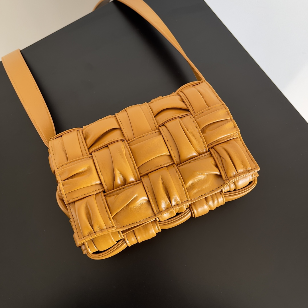 b0tte*a Ven*ta cassette bag-19*4*12cm