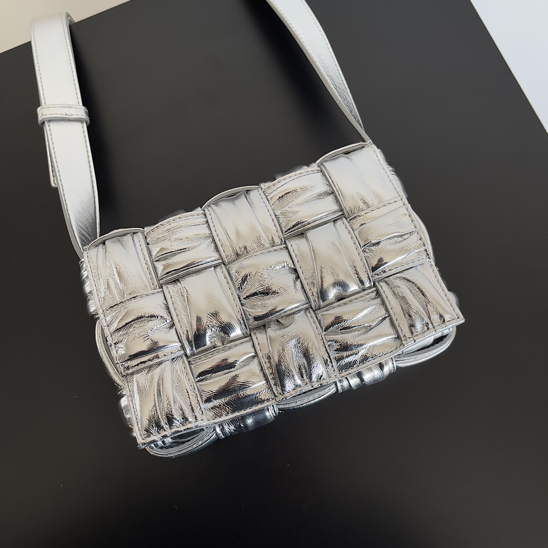 b0tte*a Ven*ta cassette bag-19*4*12cm