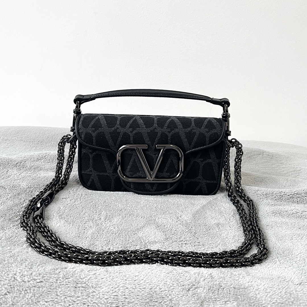 Va1e*ntin0 garavani mini loc-20x 11x5cm