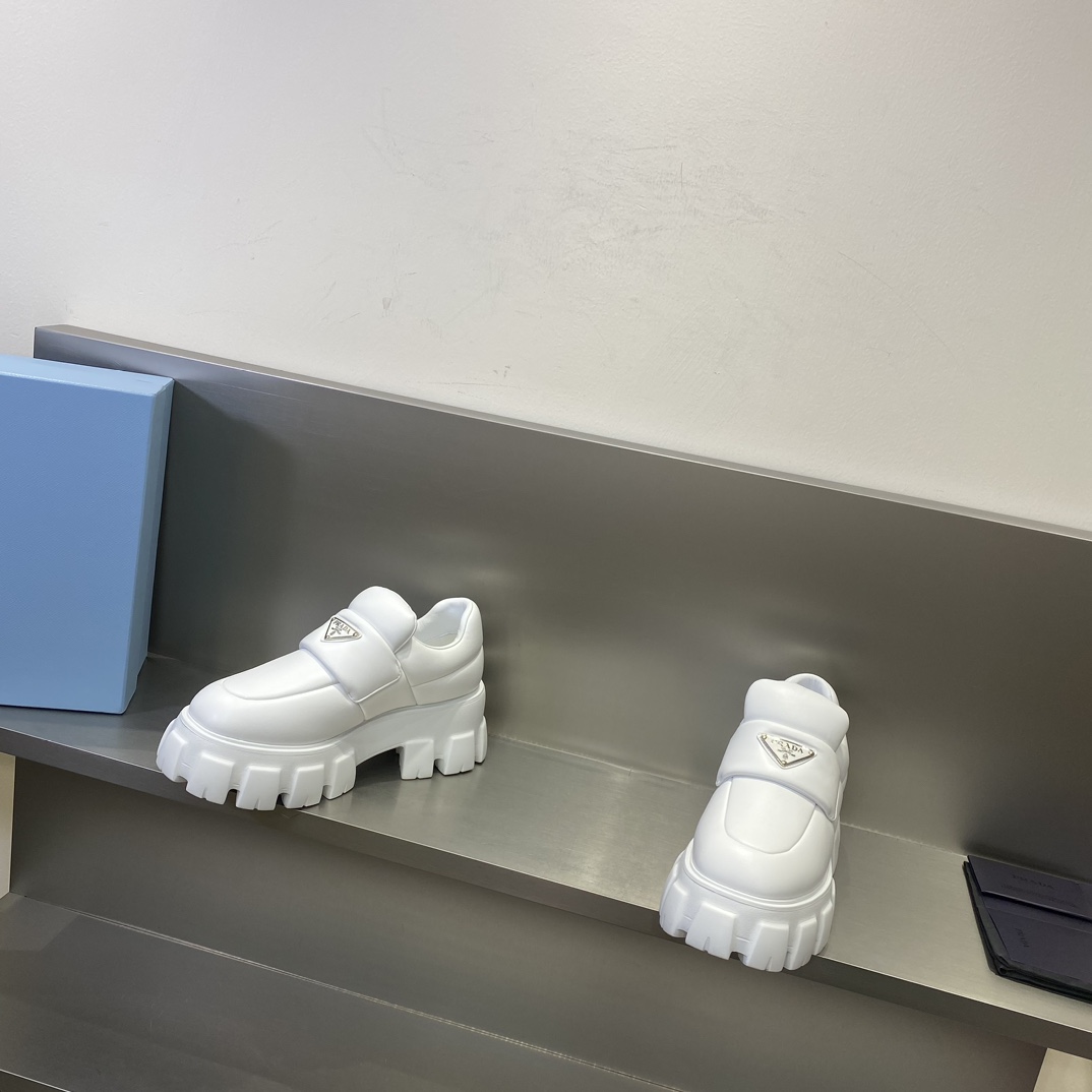 Pra*a boots 2023ss