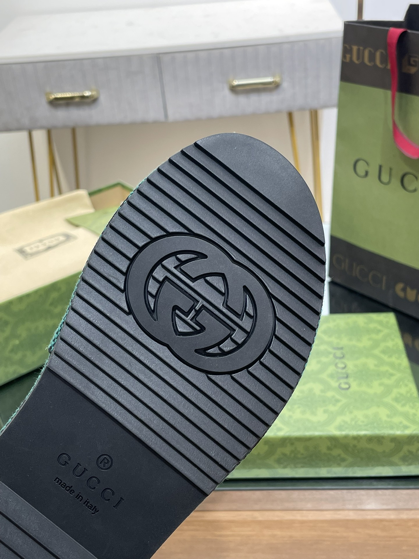 G*u*i slides(size35-43)