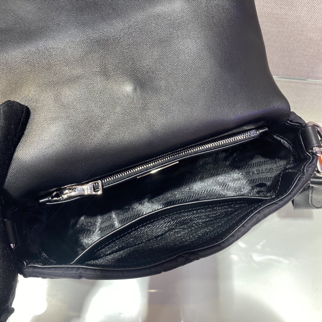 Pra*a bag 1bd292-21*16*7cm