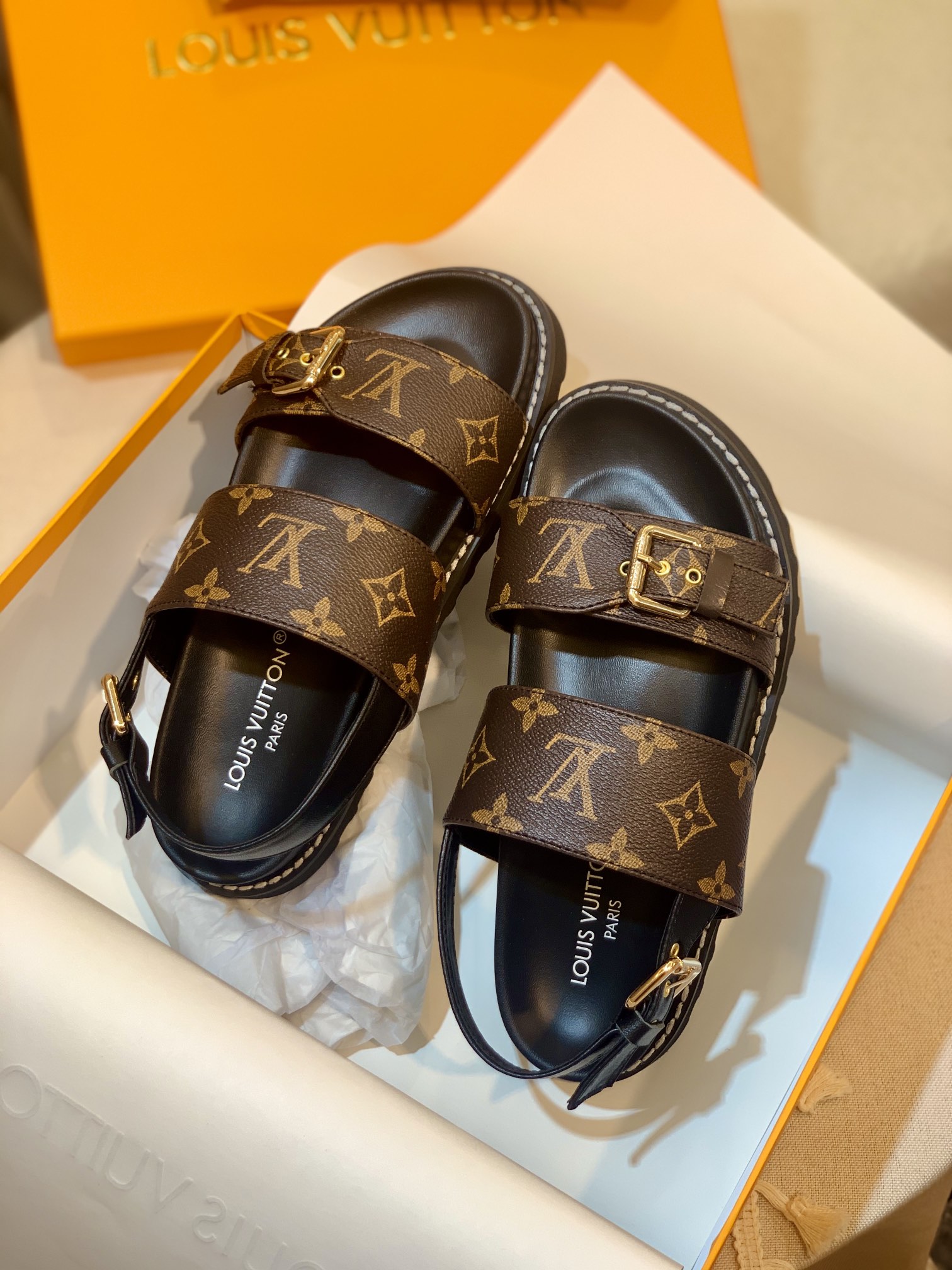 l0*is V*t0n sandals
