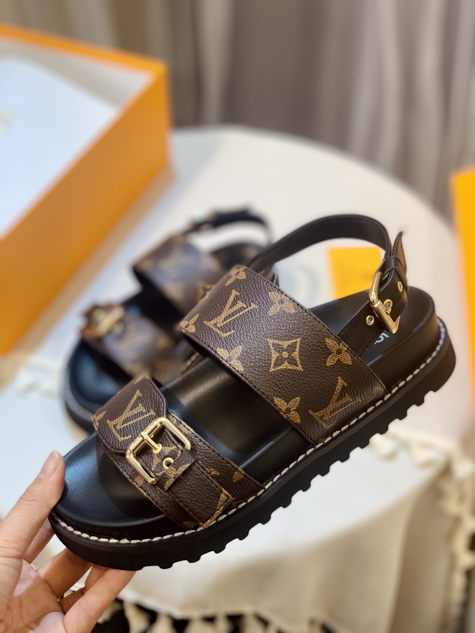 l0*is V*t0n sandals