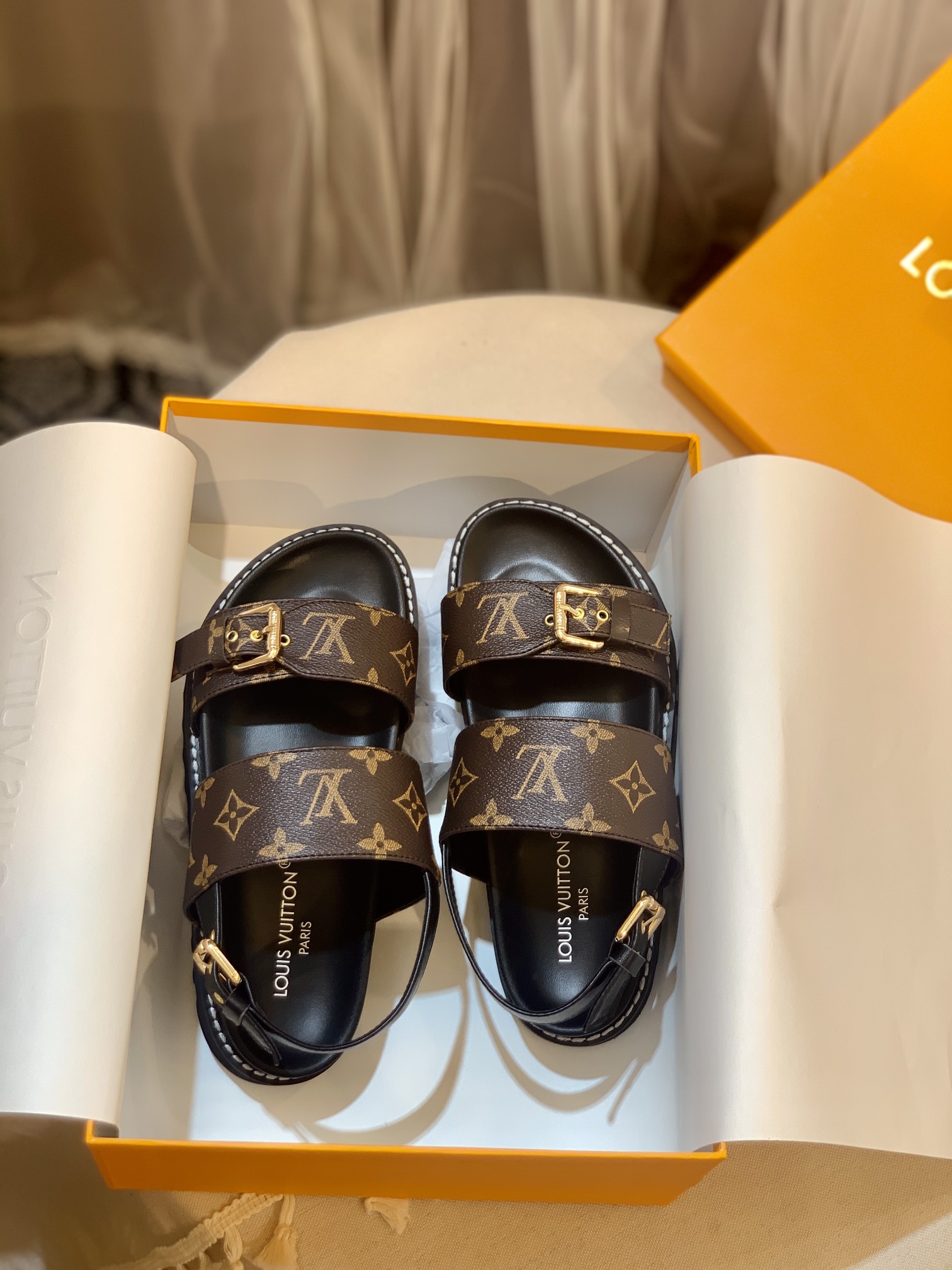 l0*is V*t0n sandals