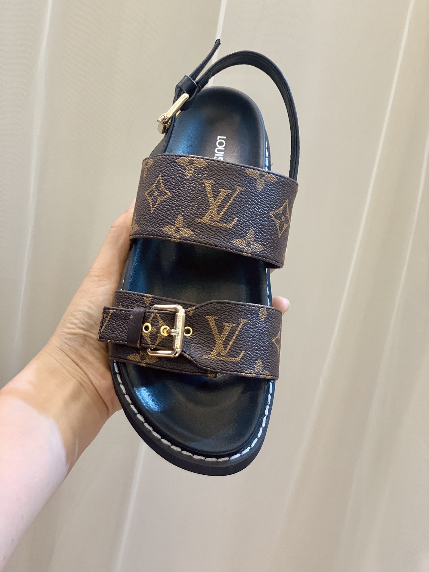l0*is V*t0n sandals