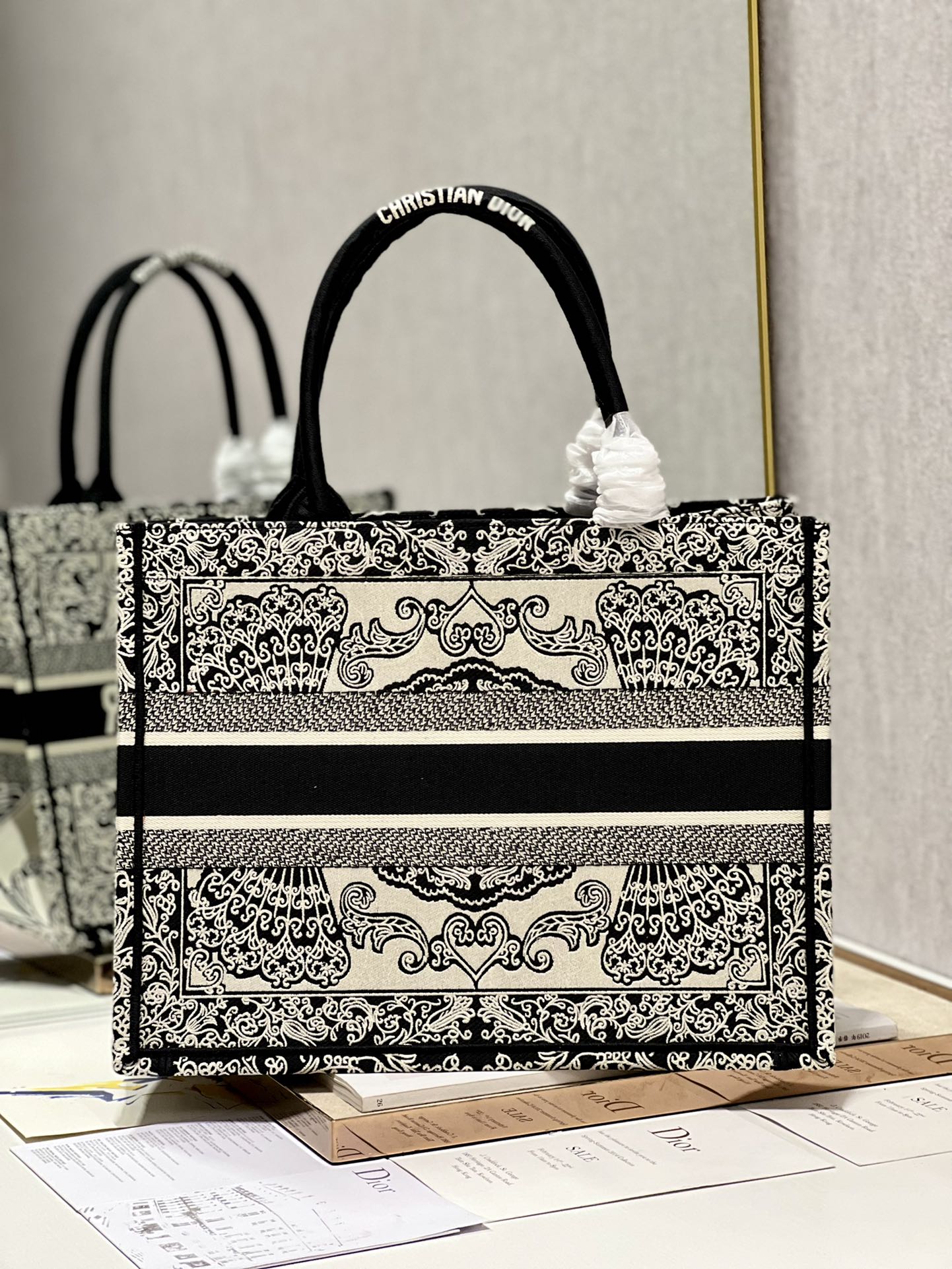 D*or book tote