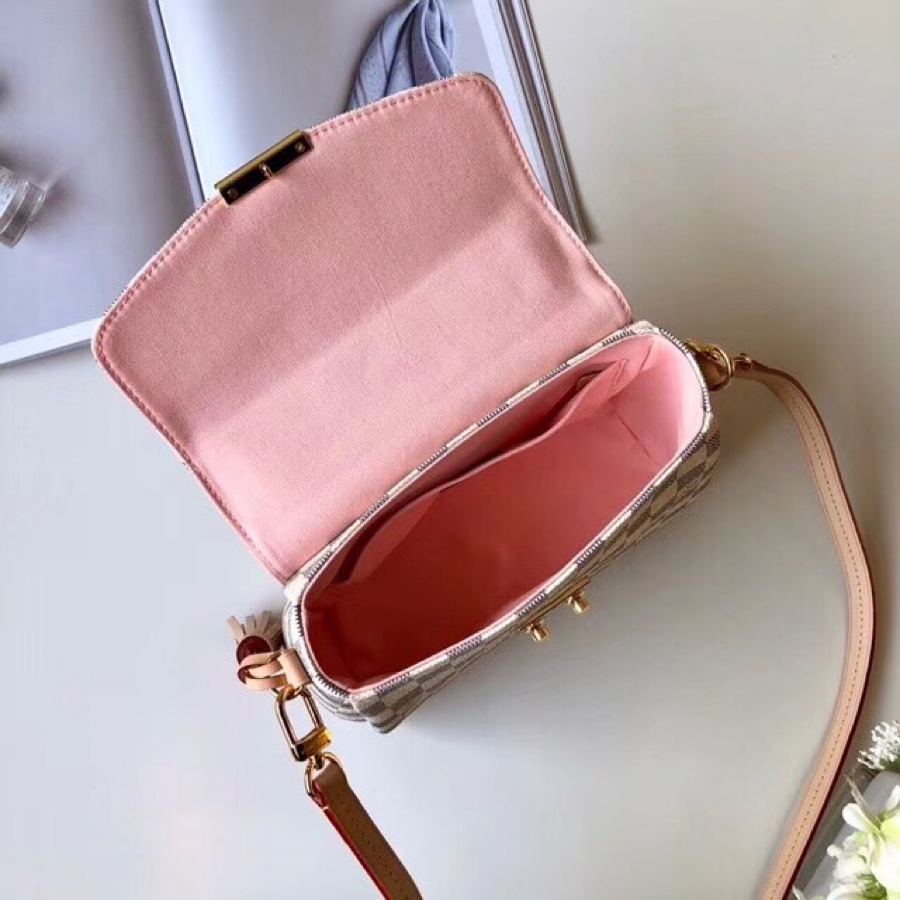 l0*is V*t0n croisette-n53000- 24.5x24.2x9cm