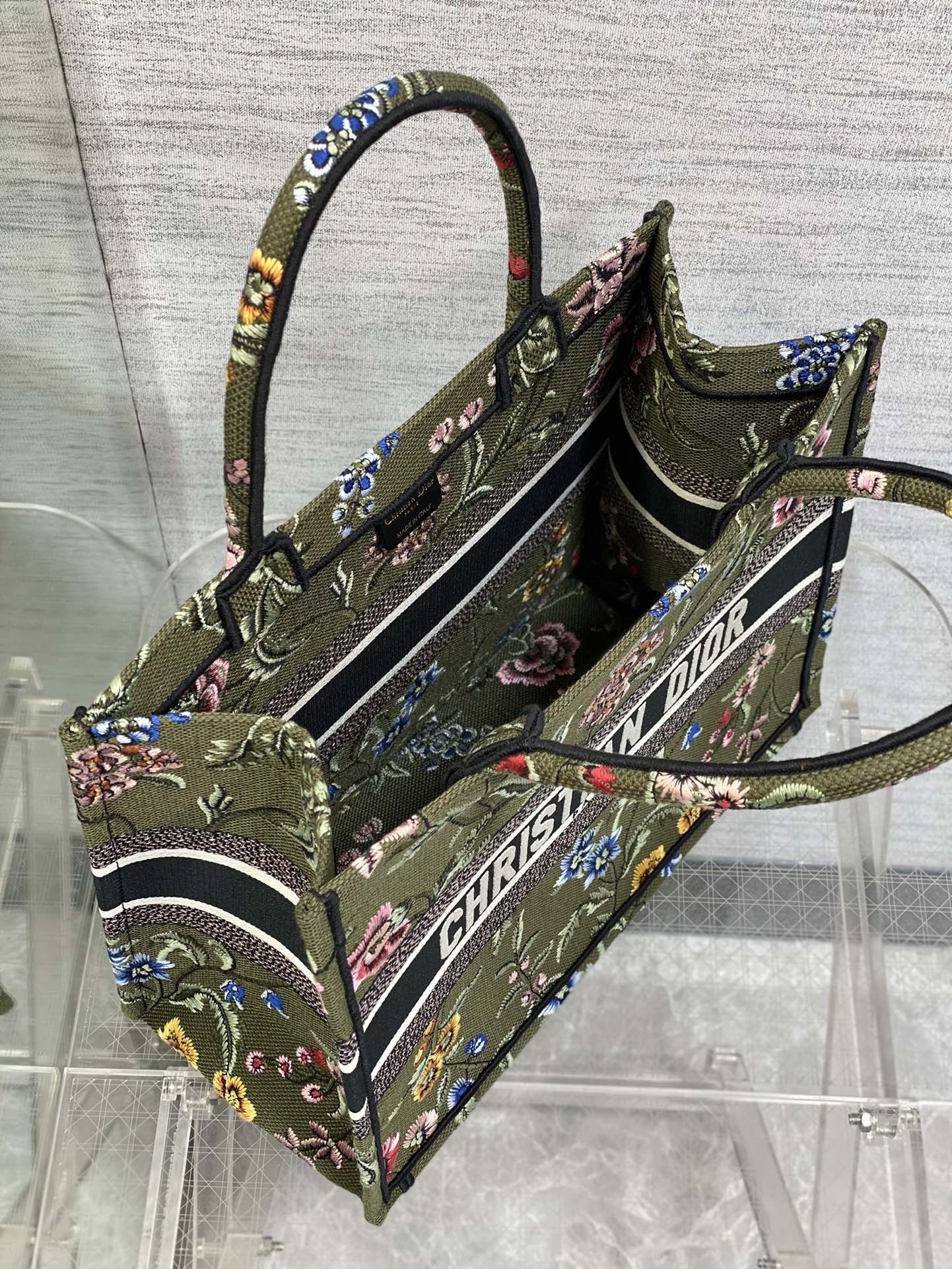 D*or book tote