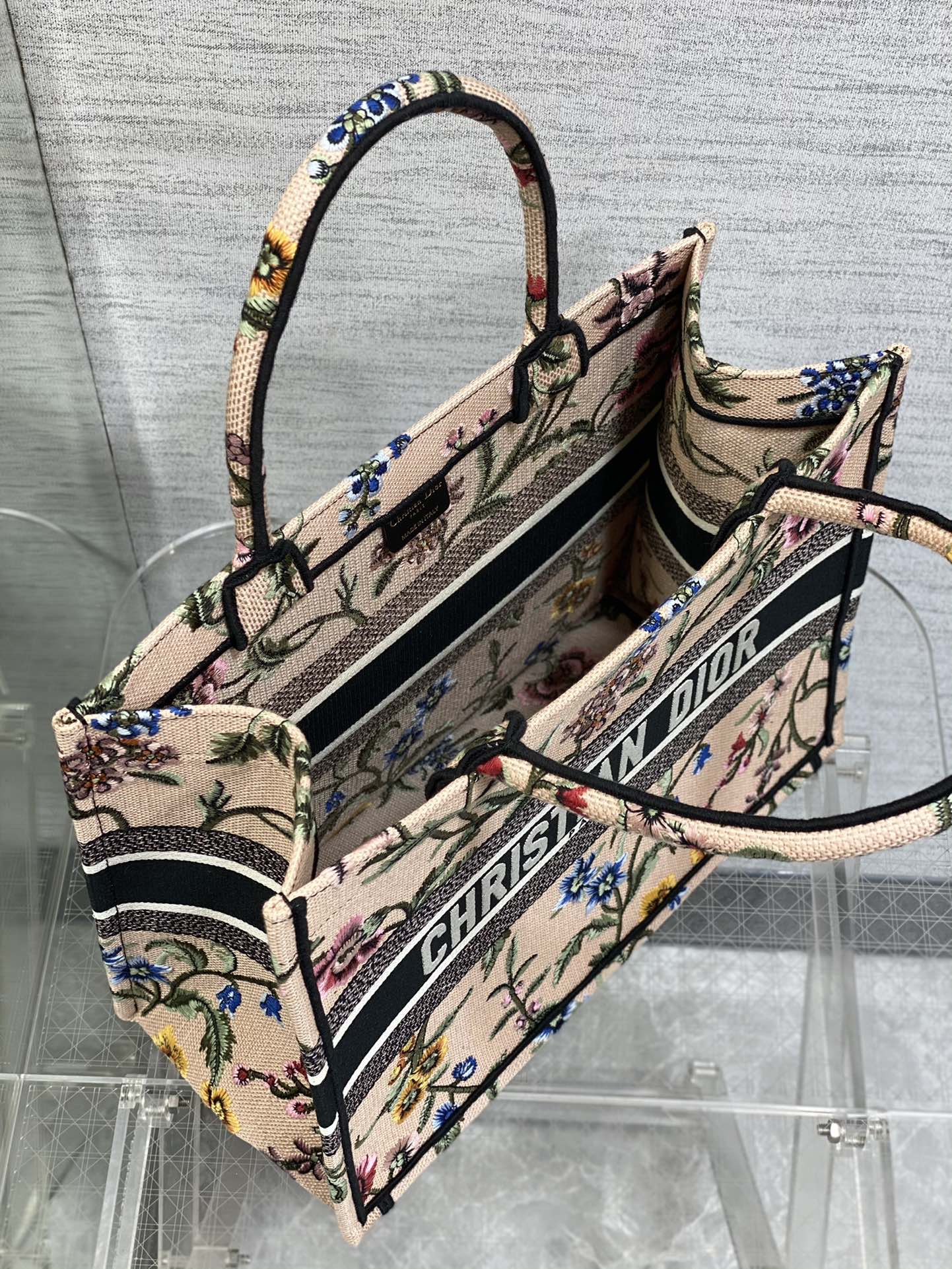 D*or book tote