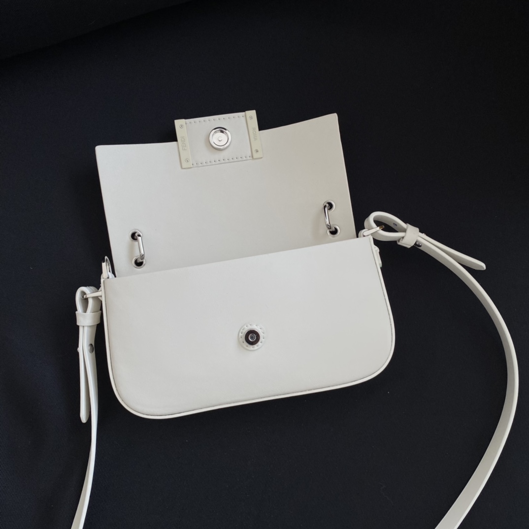 F**di baguette bag-19×14×4cm