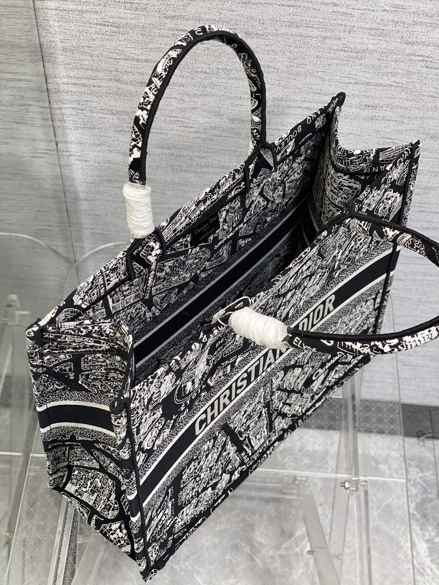 D*or book tote