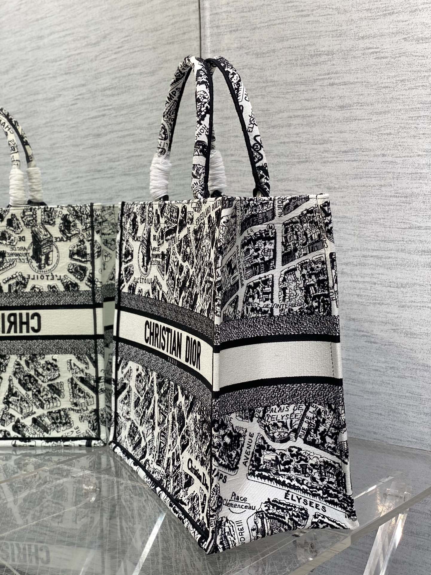D*or book tote