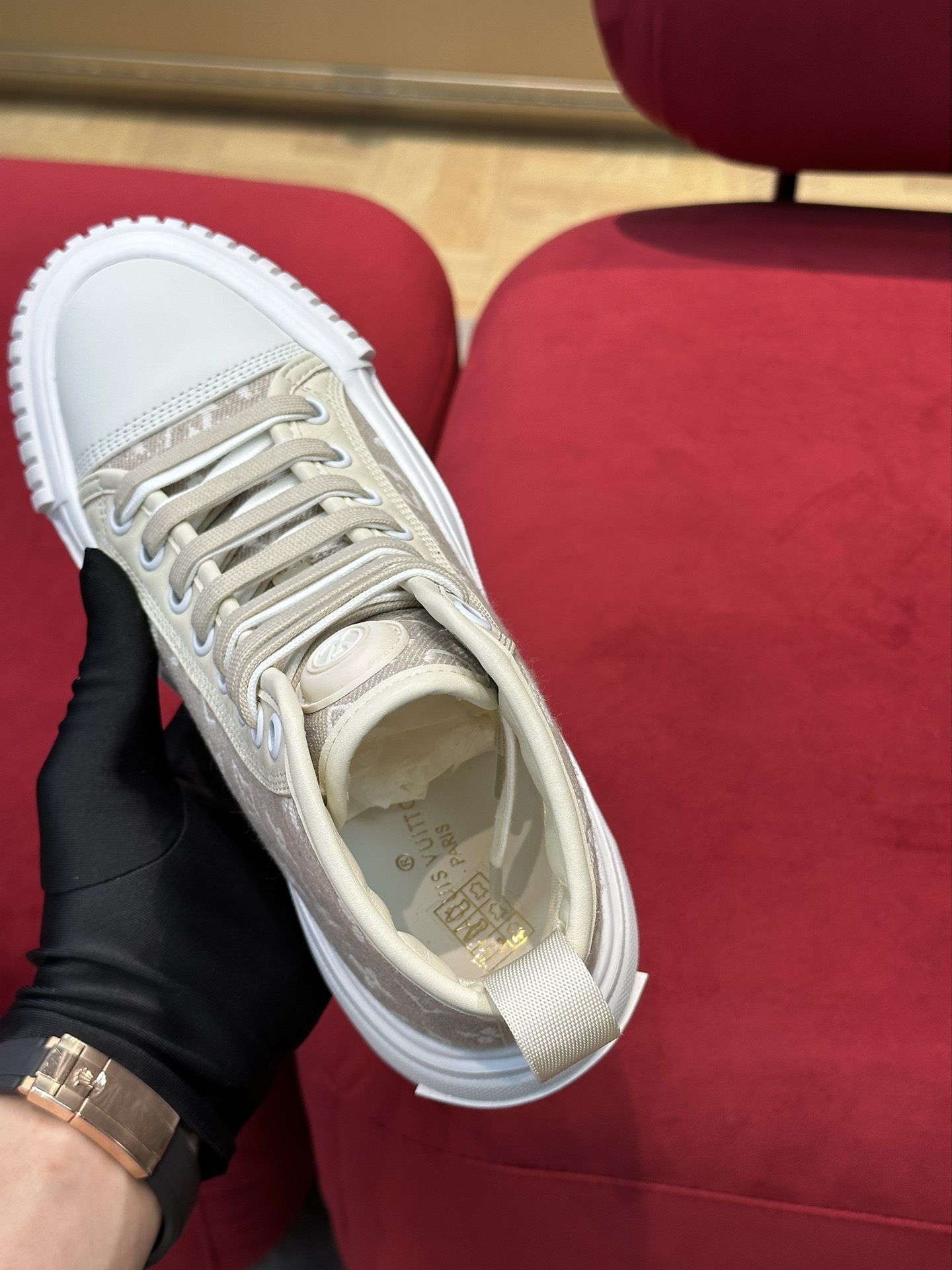 l0*is V*t0n squad sneaker