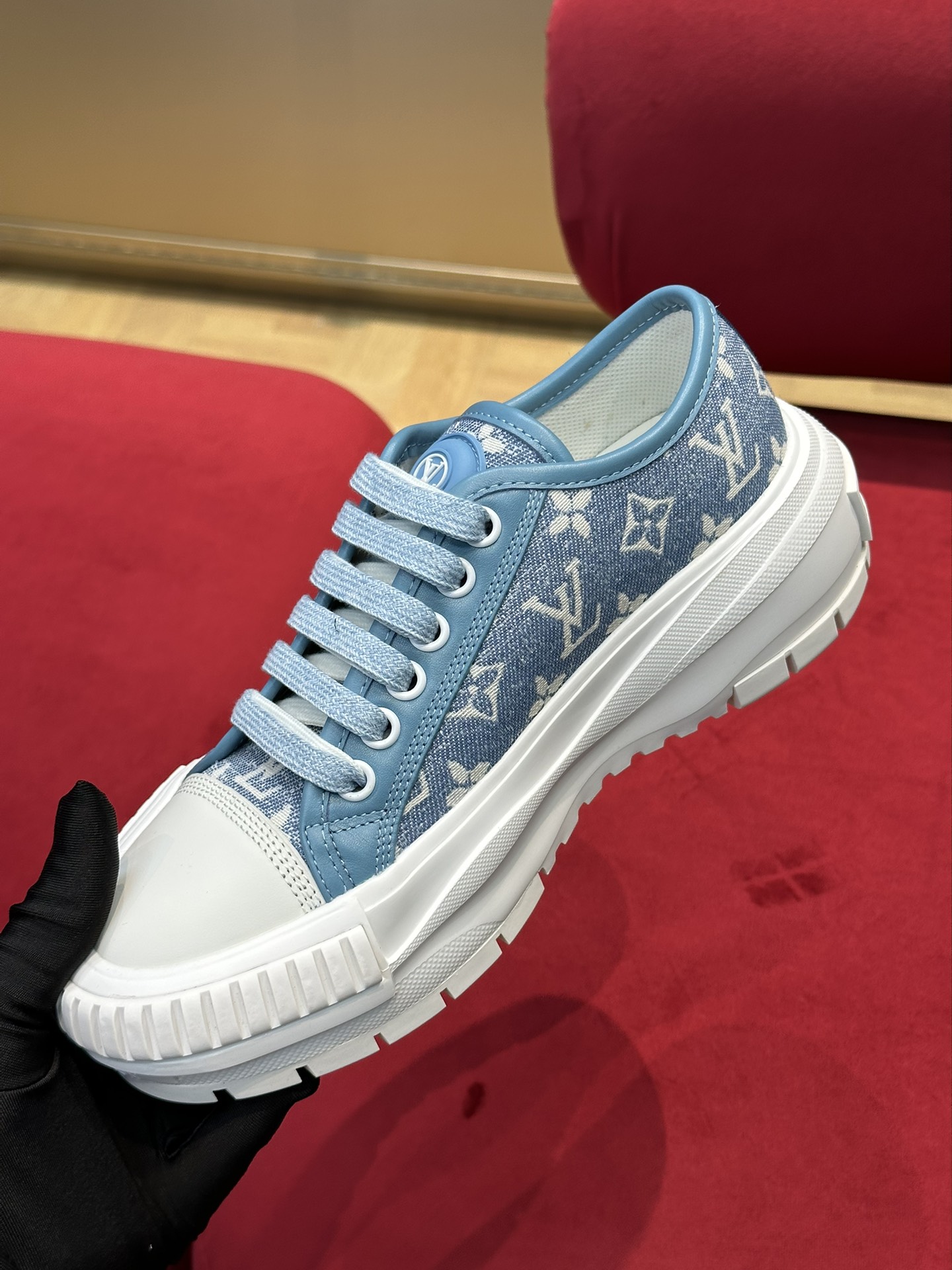 l0*is V*t0n squad sneaker