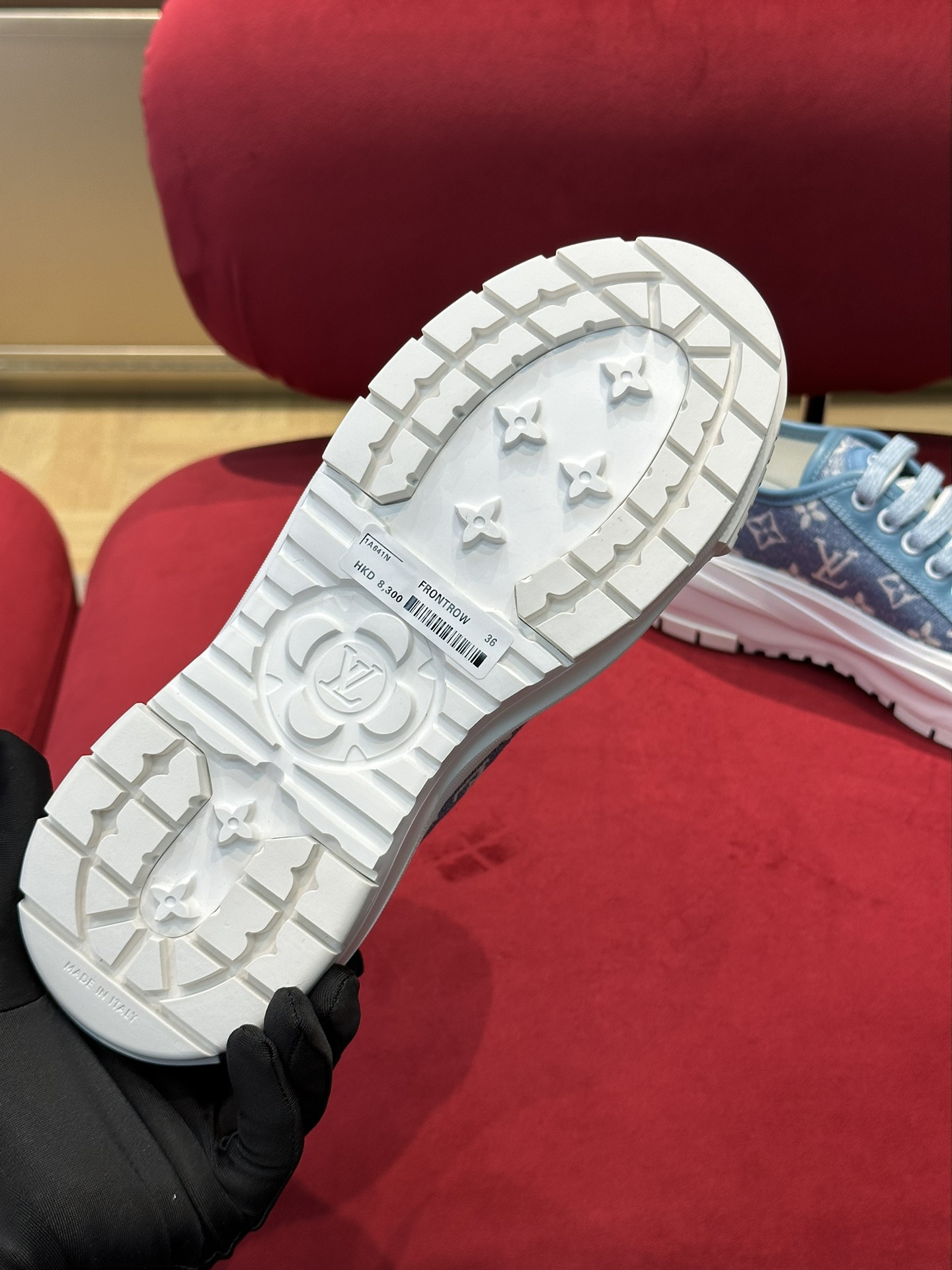 l0*is V*t0n squad sneaker