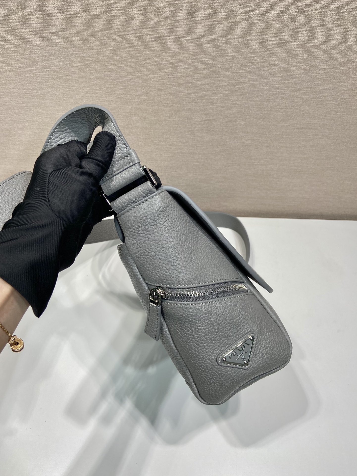 Pra*a 2vd056 messenger bag-22*2212cm