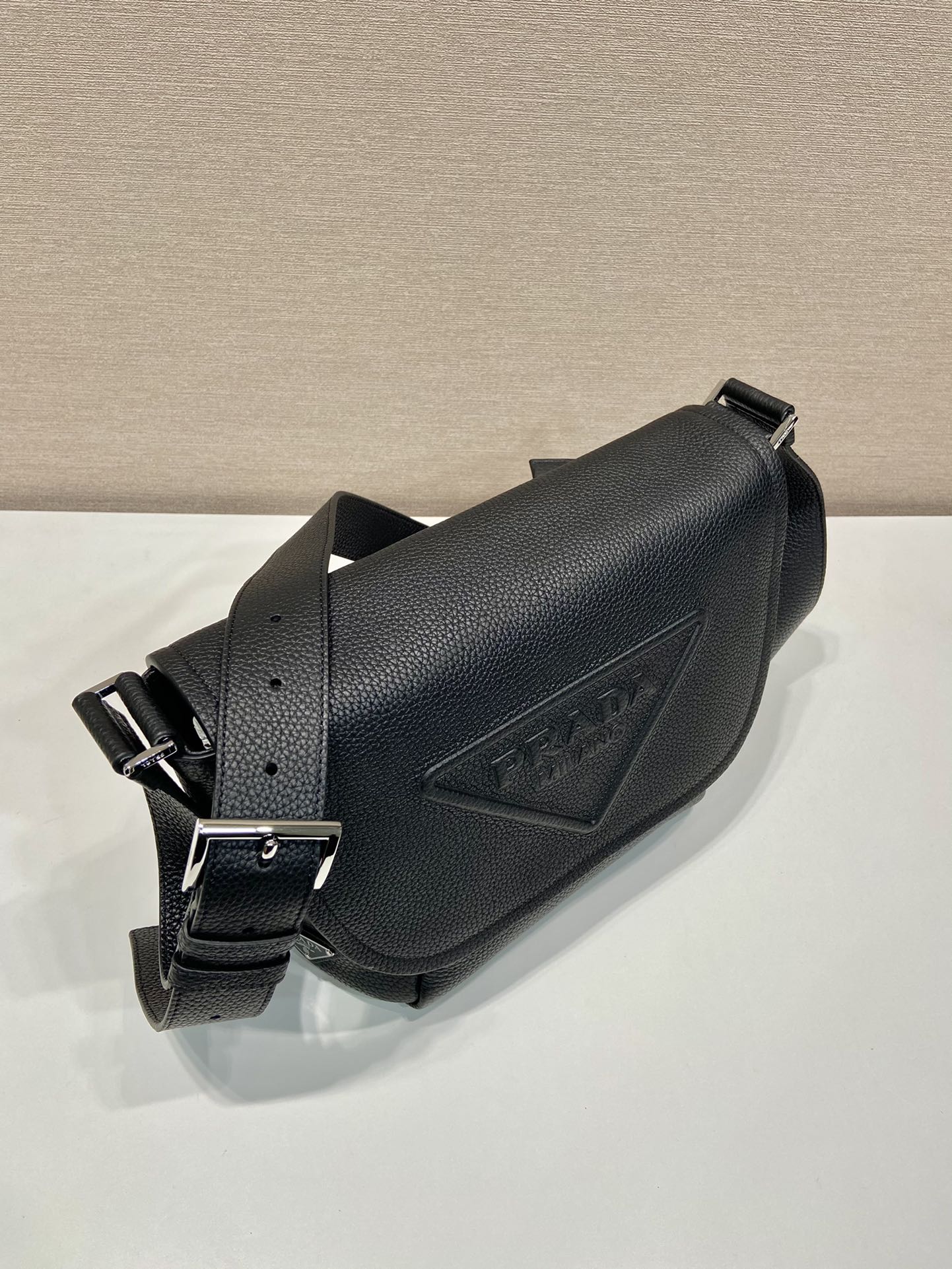 Pra*a 2vd056 messenger bag-22*2212cm