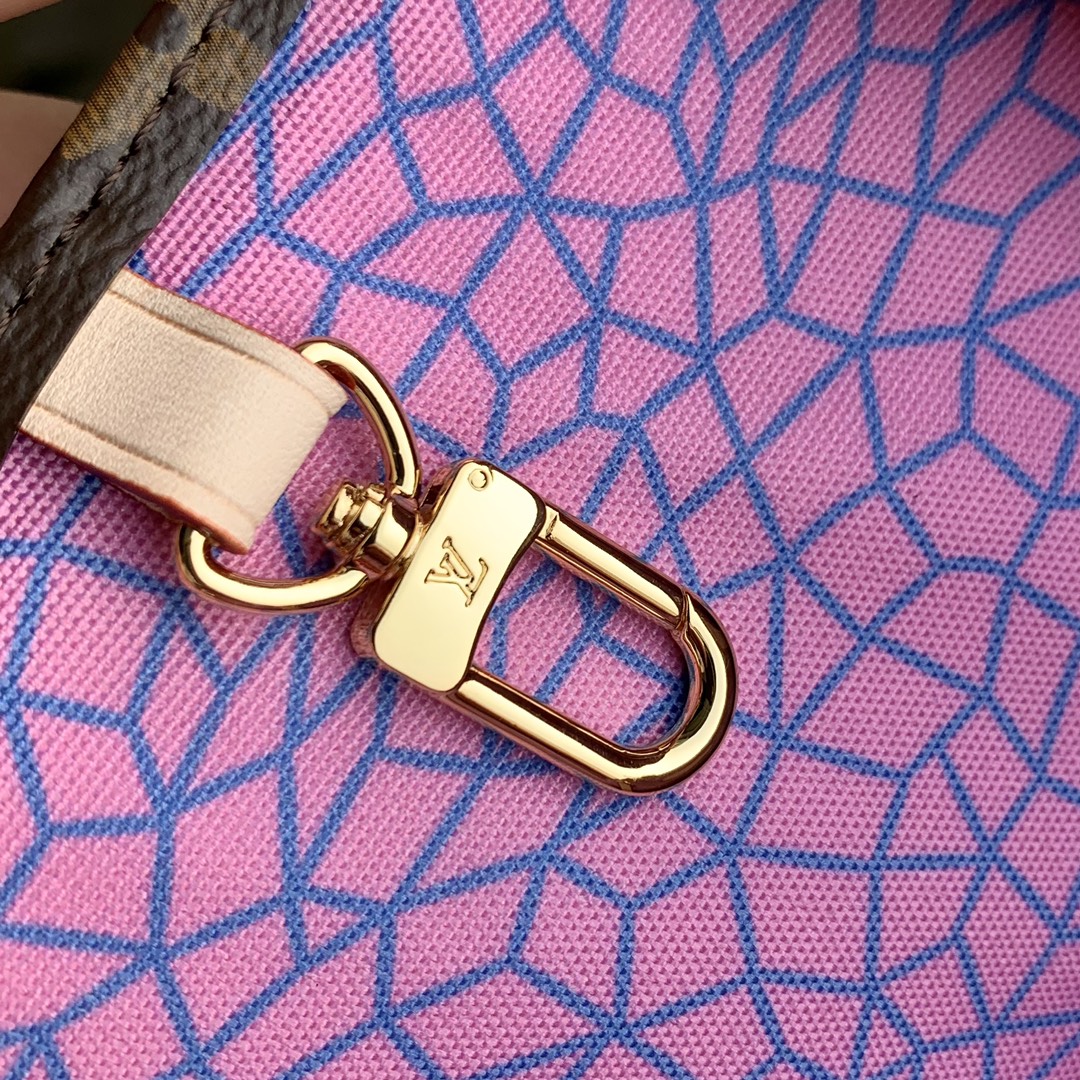 l0*is V*t0n x ykonthego handbag-35 x 27 x 14 cm